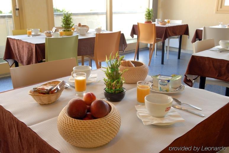 Brit Hotel Du Ban Chaudes-Aigues Restaurant photo